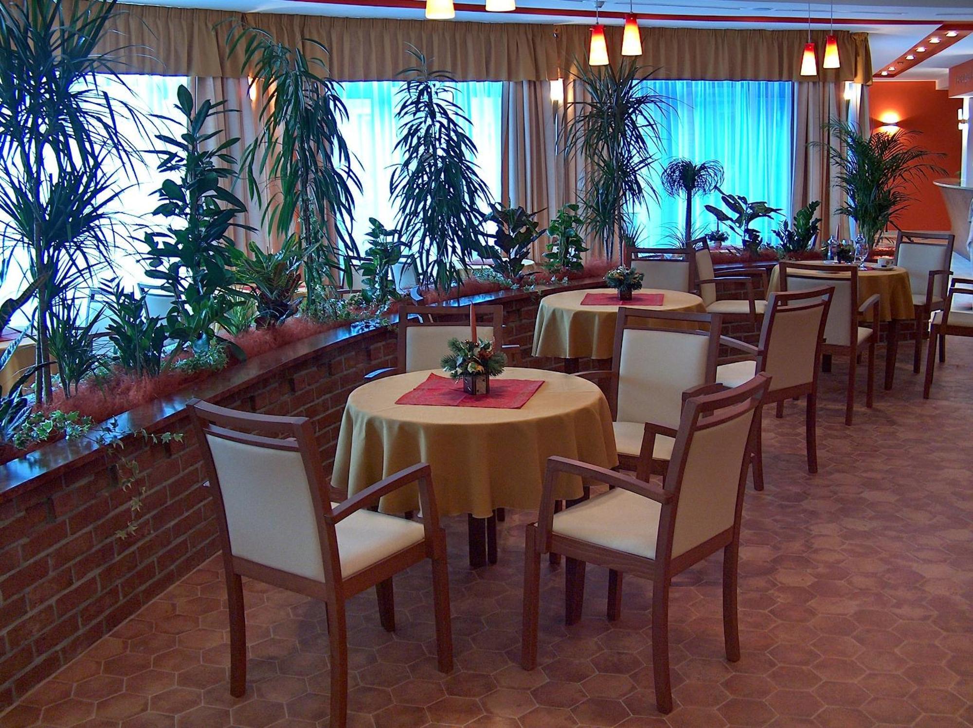 Hotel Vion Zlate Moravce Ngoại thất bức ảnh