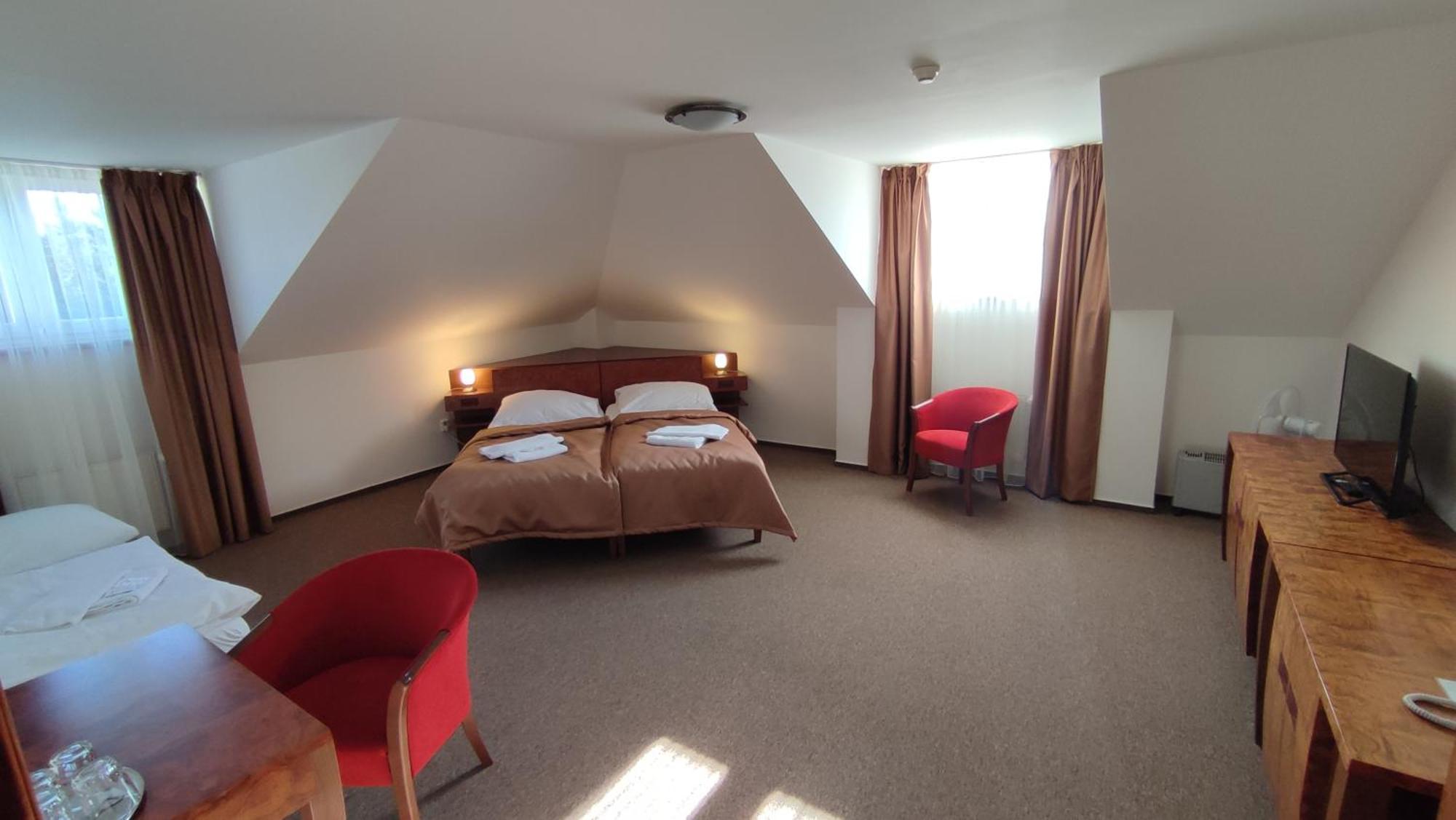 Hotel Vion Zlate Moravce Ngoại thất bức ảnh