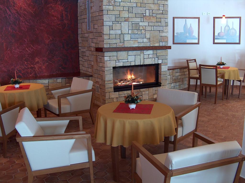 Hotel Vion Zlate Moravce Ngoại thất bức ảnh
