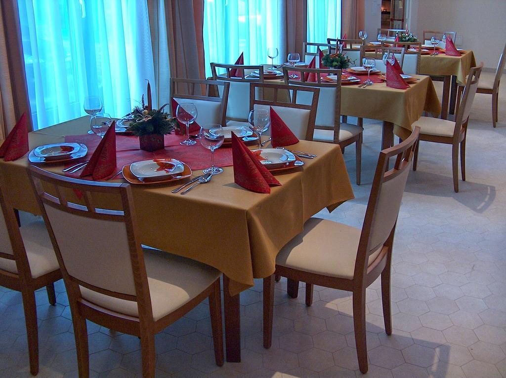 Hotel Vion Zlate Moravce Ngoại thất bức ảnh