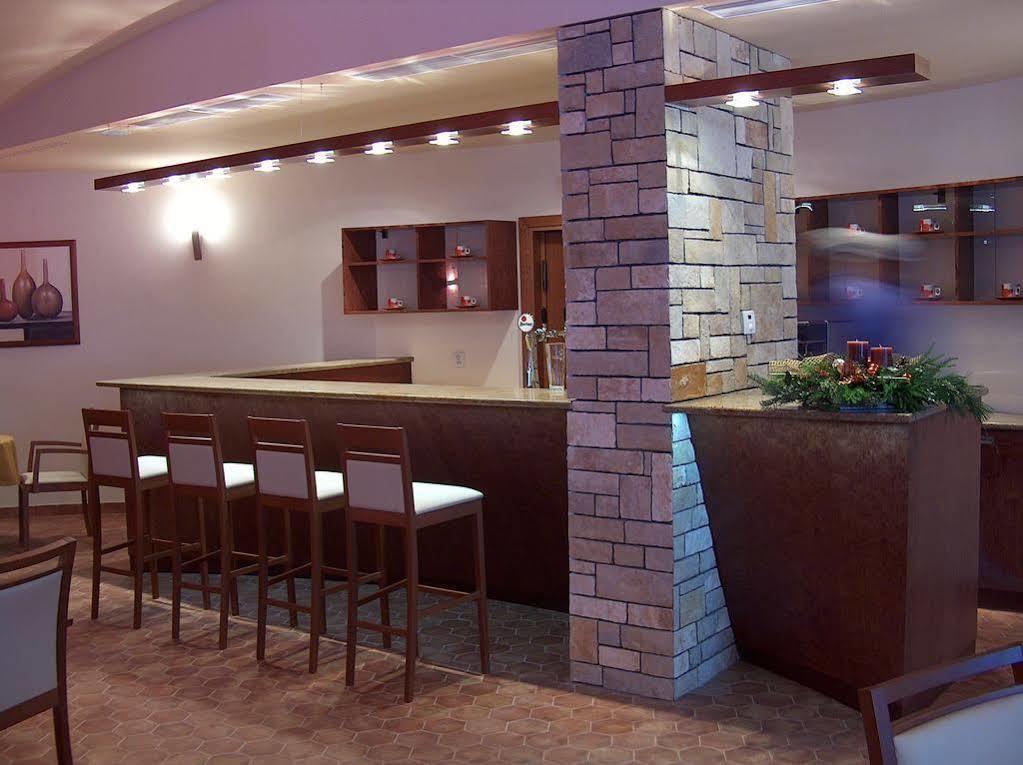 Hotel Vion Zlate Moravce Ngoại thất bức ảnh